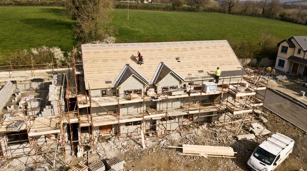 Comment choisir le couvreur idéal en Isère ?