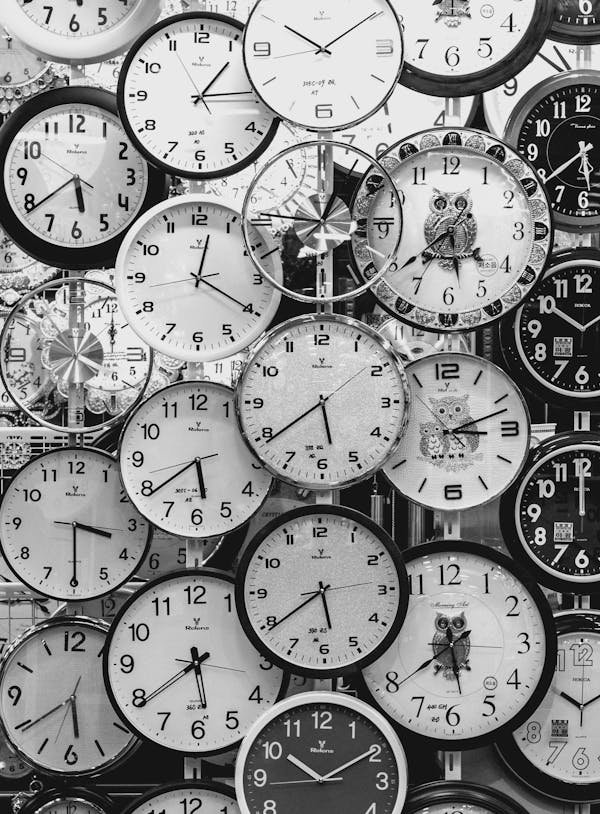 Signification du chiffre 18h18 : un guide des messages angéliques